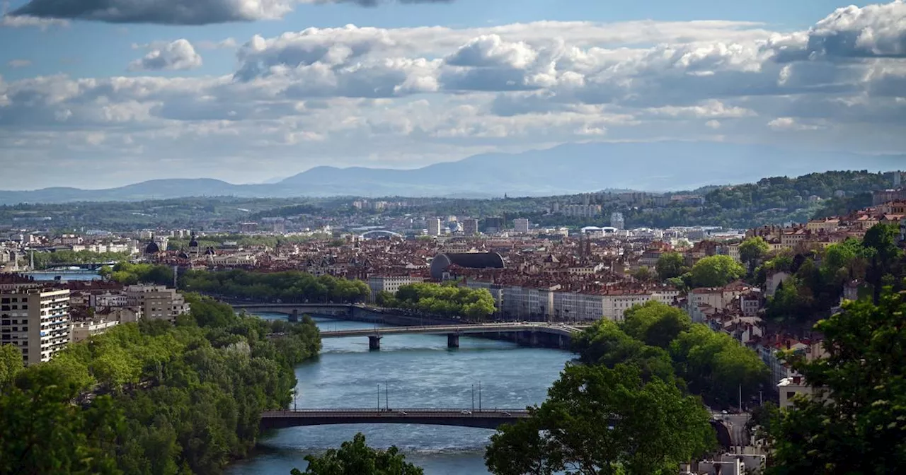 Tarification progressive de l’eau : comment les villes essaient (sans succès) de ne pas pénaliser les familles nombreuses