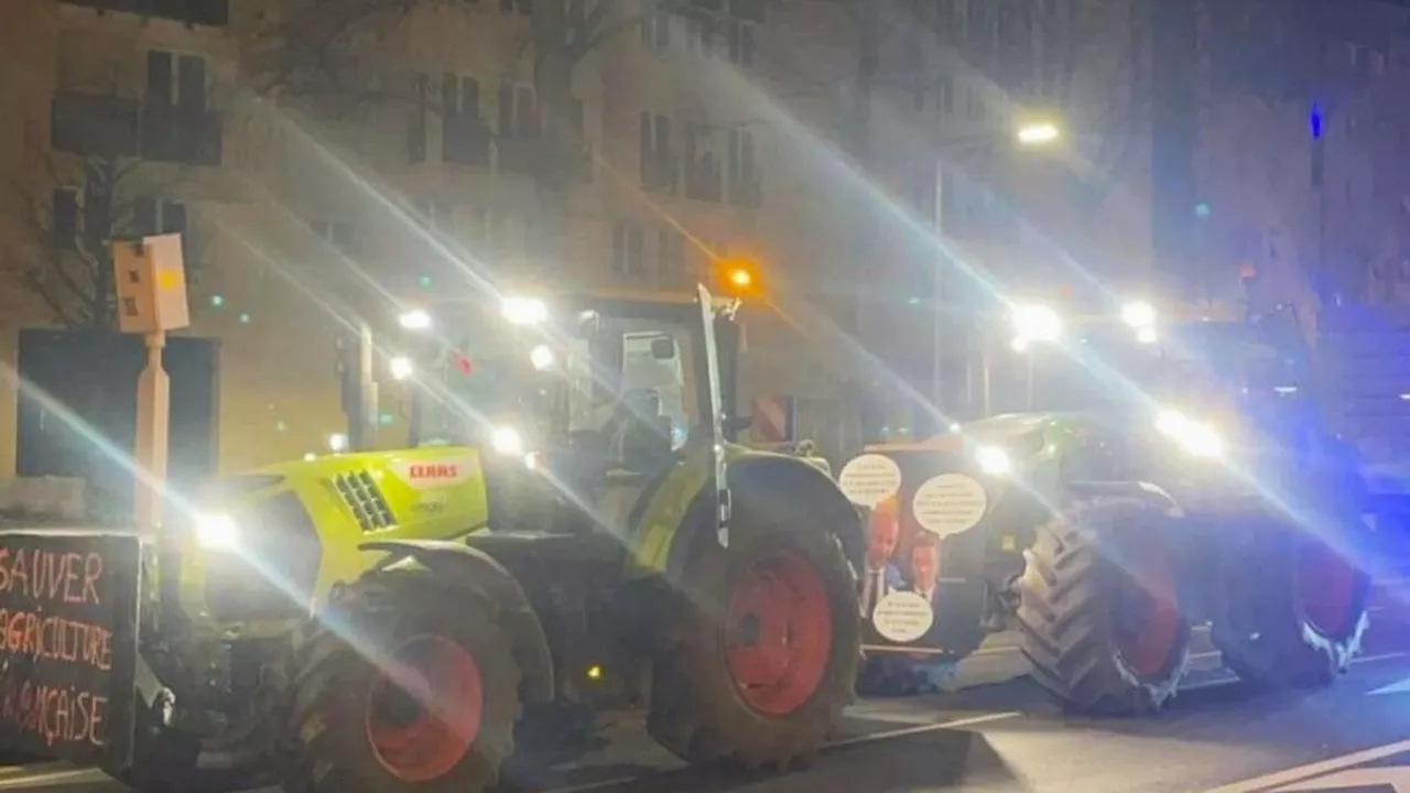 Tracteurs de la Coordination Rurale parviennent à Paris