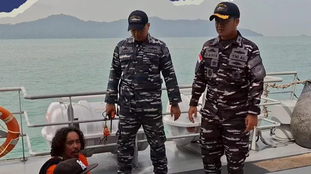 KRI Siwar-646 Evakuasi Korban Kecelakaan Laut