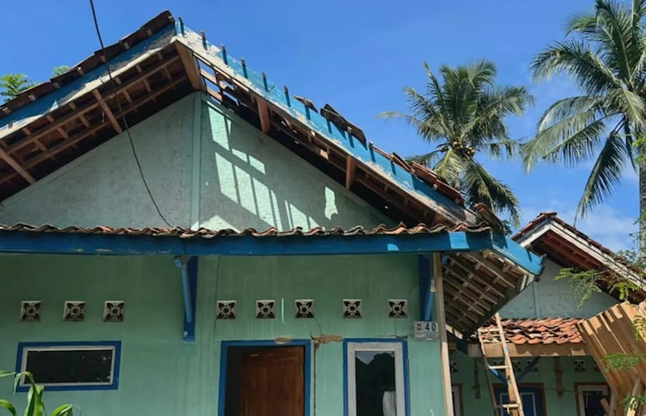 Angin Kencang Rusak 15 Rumah di Bandung Barat