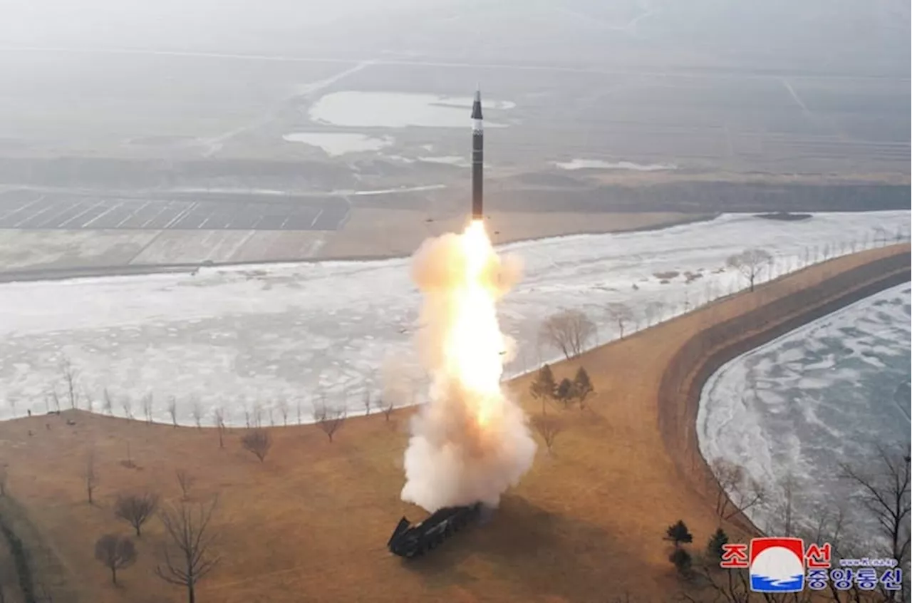 Kim Jon Un Saksikan Lakukan Uji Tembak Rudal Hipersonik Jarak Menengah Tipe Baru