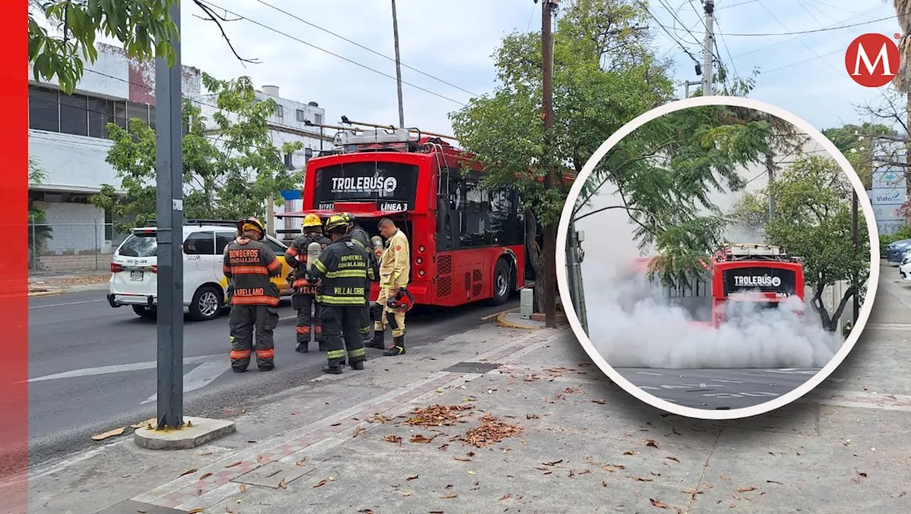 Unidad de Trolebús se llena de humo en Guadalajara; autoridades detallan la causa