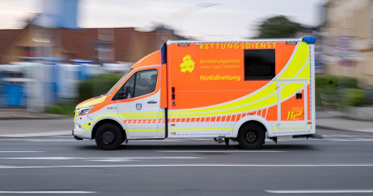 Zwei Autos kollidieren frontal in Delbrück - Vier Verletzte