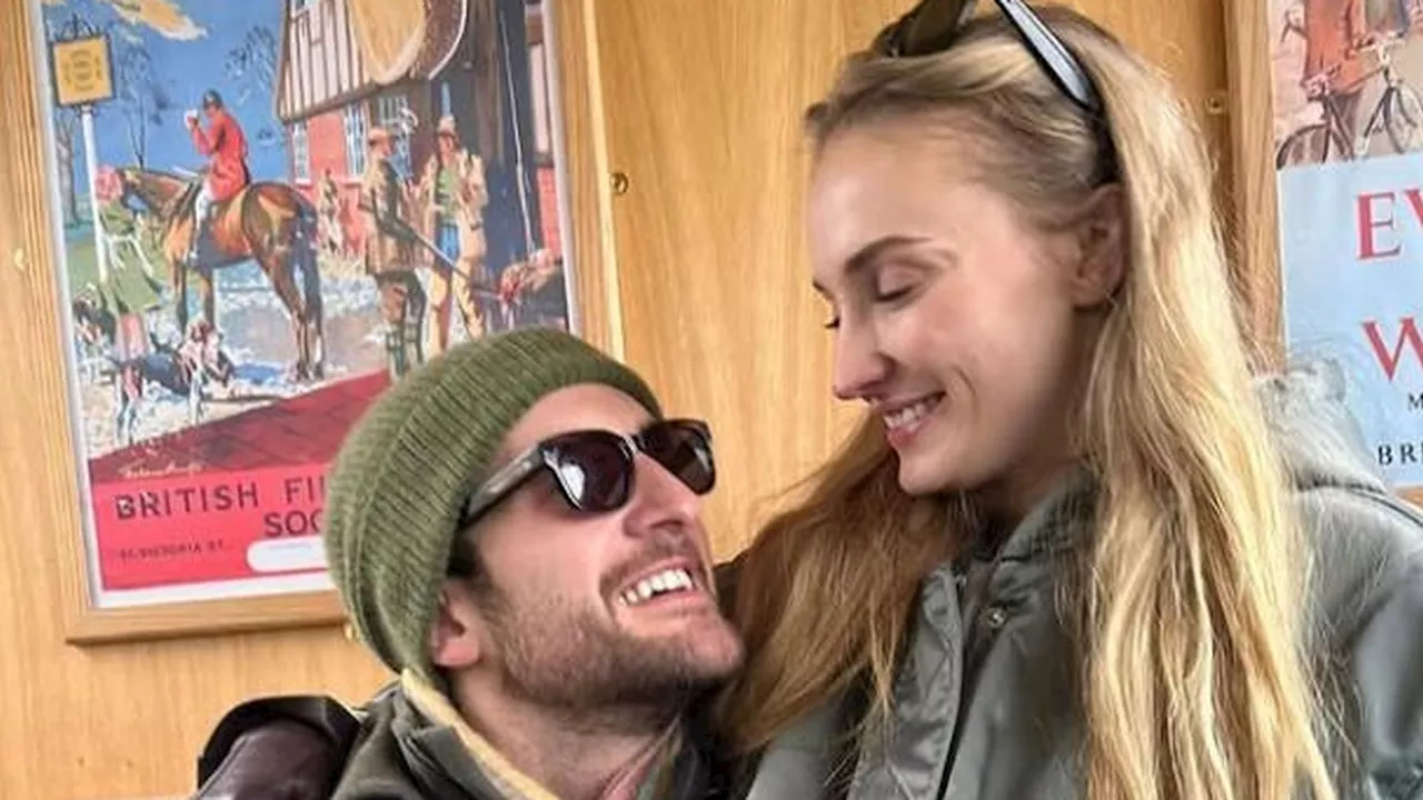 Sophie Turner Verabschiedet sich Romantisch in das Jahr 2024