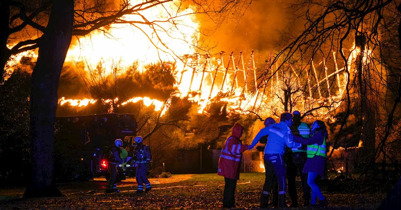 Grote brand verwoest boerderij in Assen: 'Er was geen redden meer aan'