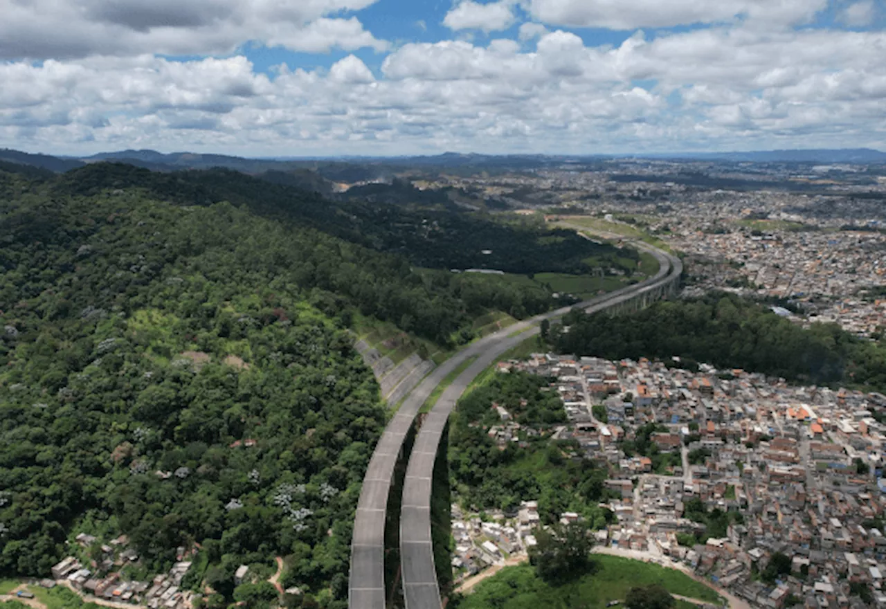 Acidente com 10 veículos no Rodoanel deixa uma idosa morta e 22 feridos