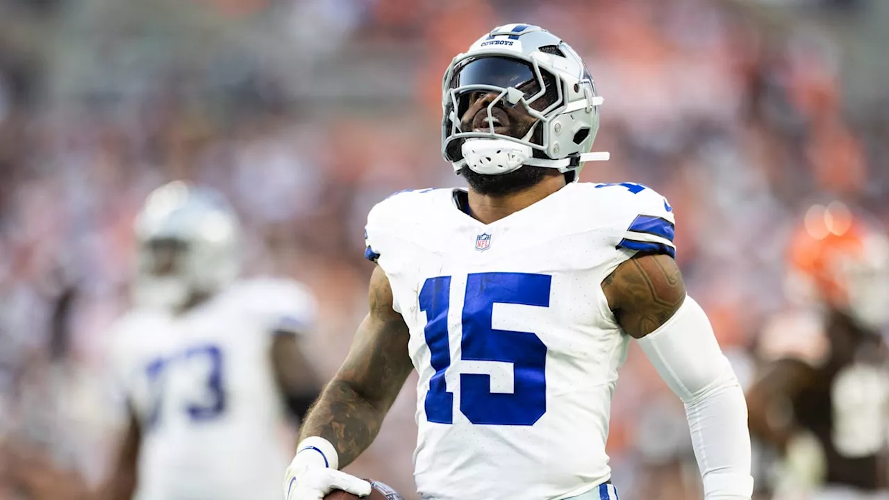 REPORT: Ezekiel Elliott Signs with Houston Texans' Wild-Card Opponent