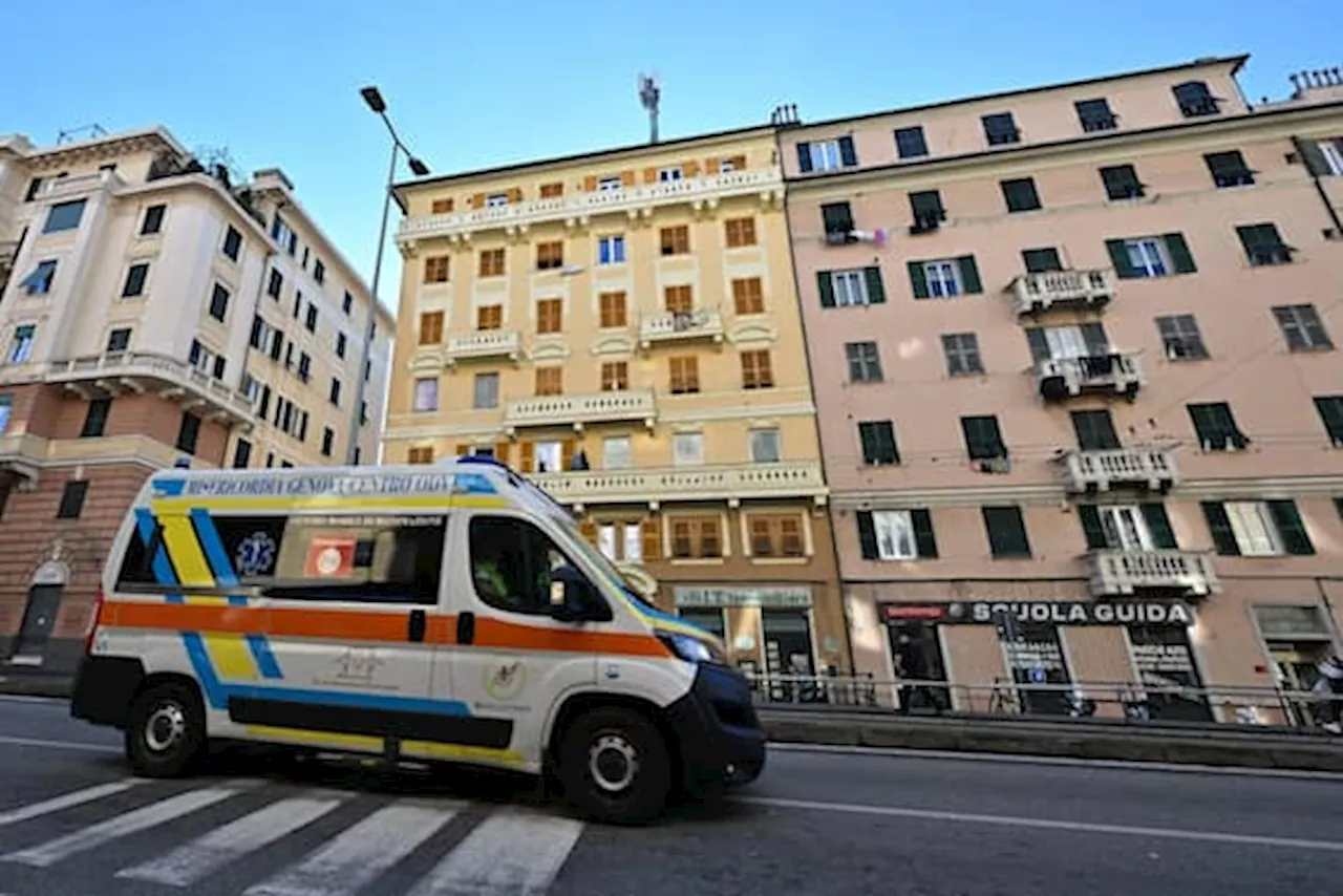 Doppio incidente al quarto piano di un palazzo a Genova: una sorella morta, l'altra grave