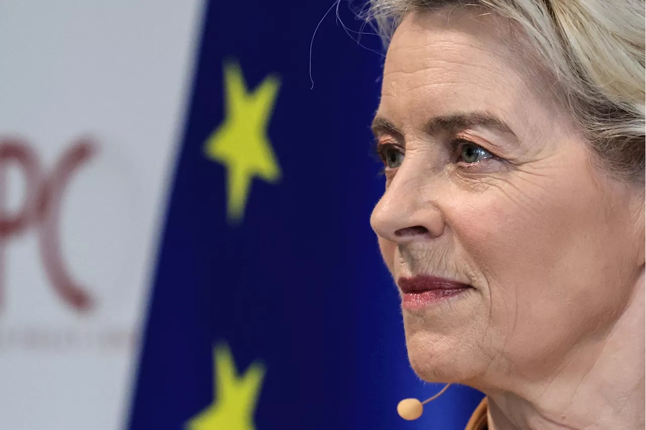 Ursula von der Leyen homenageia vítimas do ataque ao Charlie Hebdo