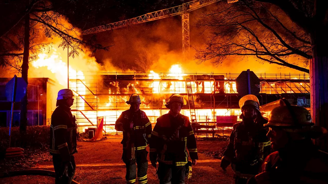 Großbrand zerstört Neubau der Grundschule in Lohbrügge