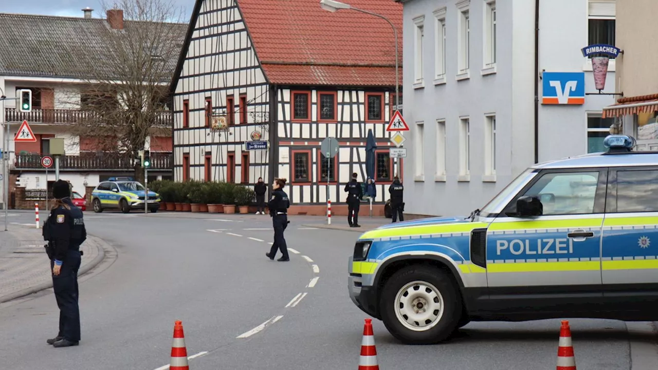 Mann in Bankfiliale festgenommen - Person gegen Willen festgehalten