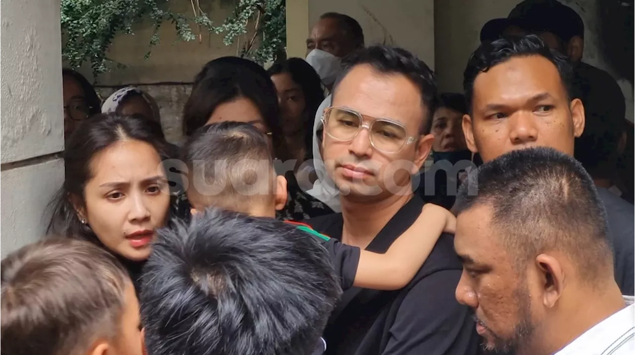 Raffi Ahmad Hadir Melayat Ayah Baim Wong