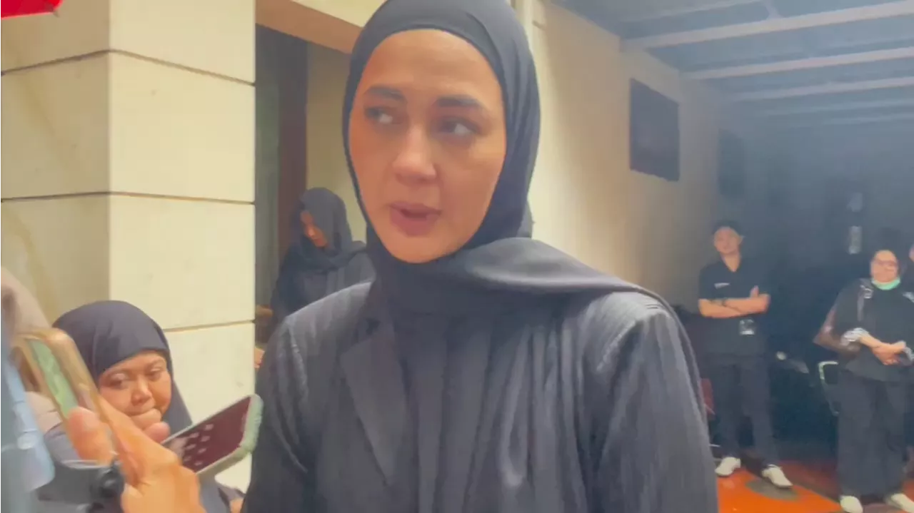 Paula Verhouven Bersedih Atas Meninggalnya Ayah Baim Wong