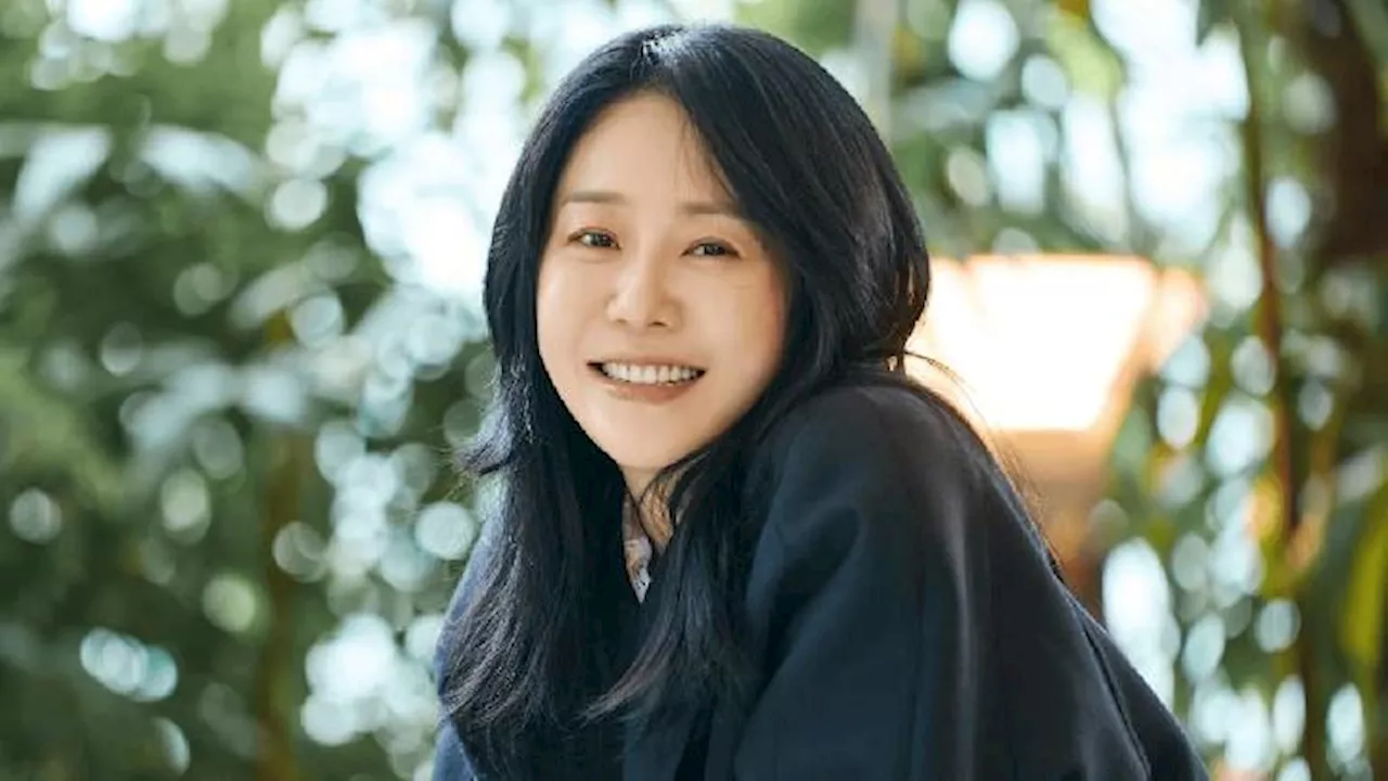 Go Hyun Jung Pulang dari Rumah Sakit Setelah Operasi