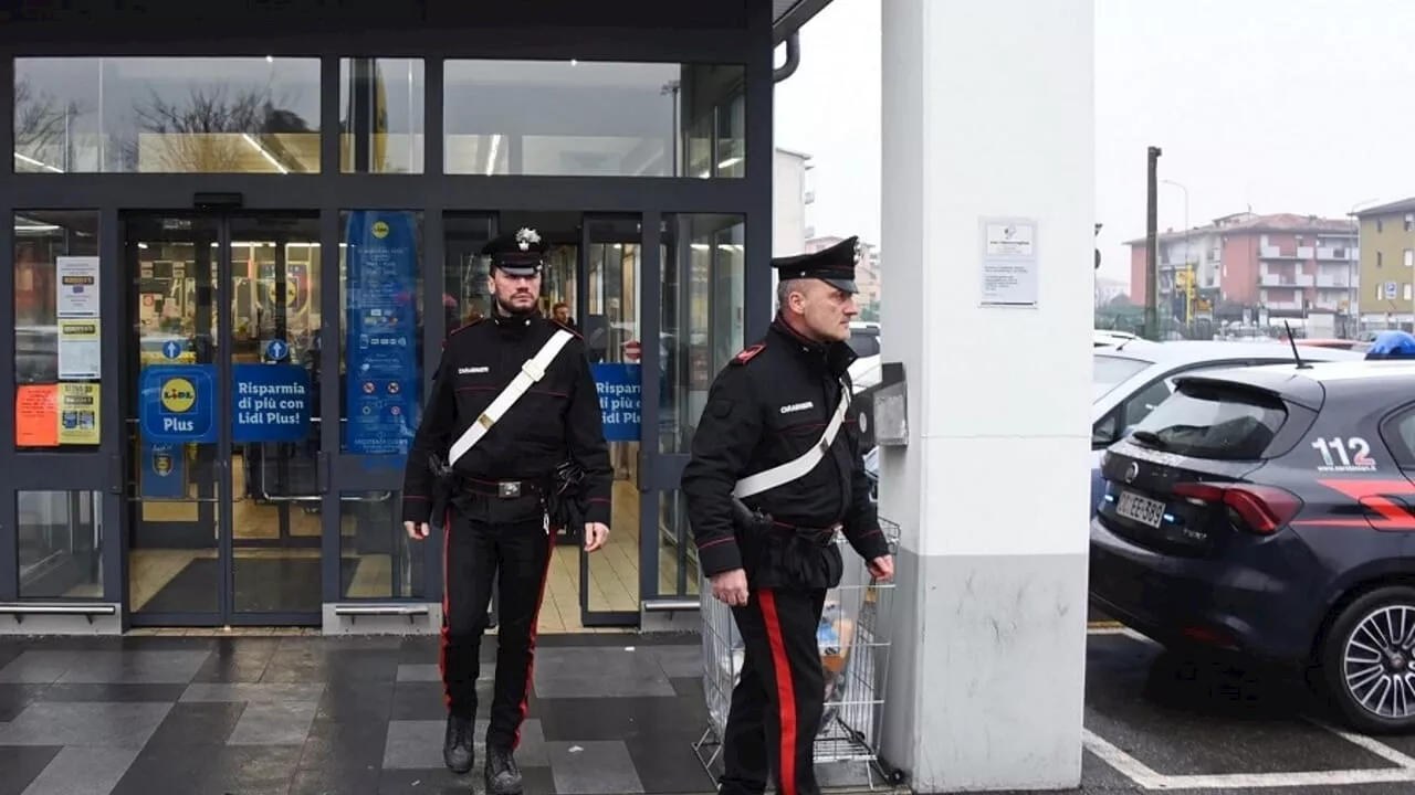 Aggressione in Supermercato: Donne Salvata da Clienti e Lavoratori