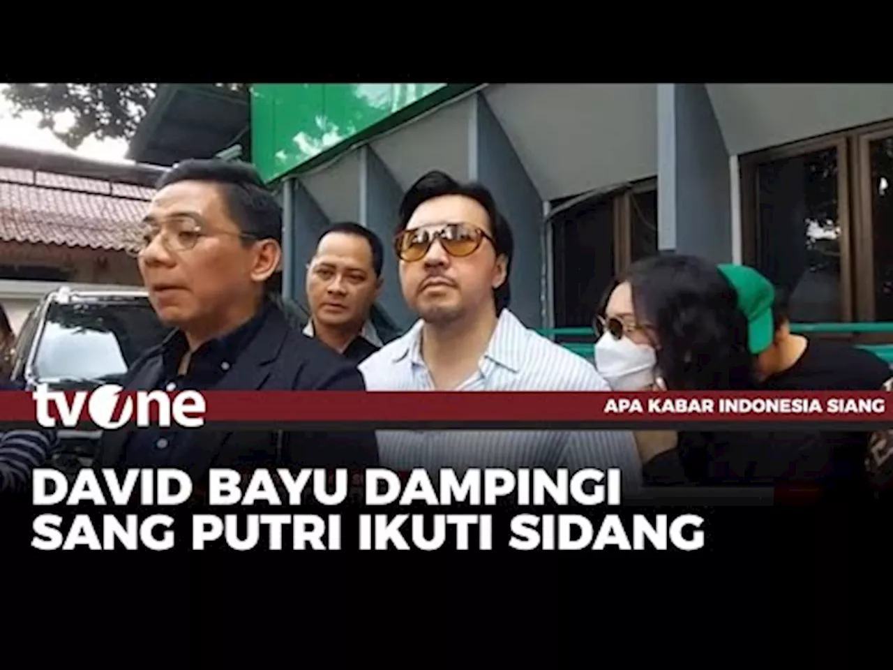 Mantan Vokalis Naif David Bayu Dampingi Putri dalam Sidang Kasus Penyebaran Video