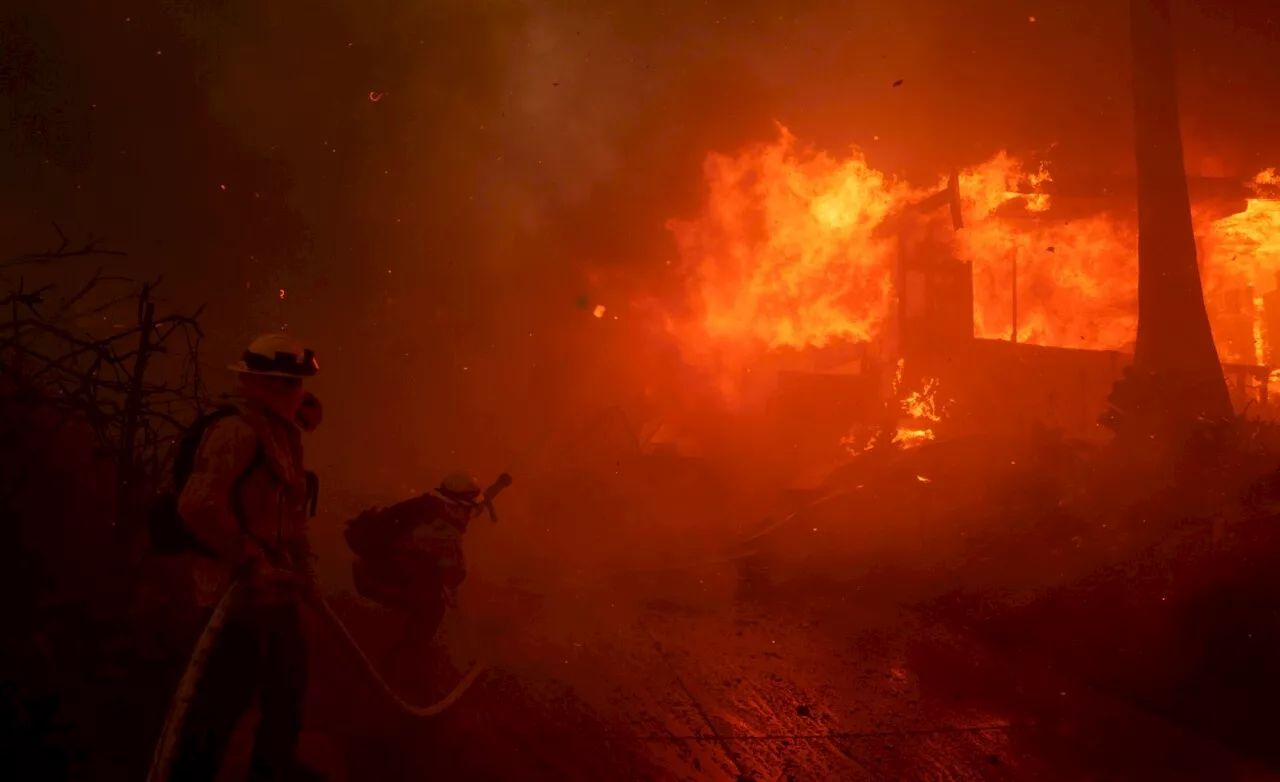 Incendie impressionnant à Los Angeles, des milliers d'évacués