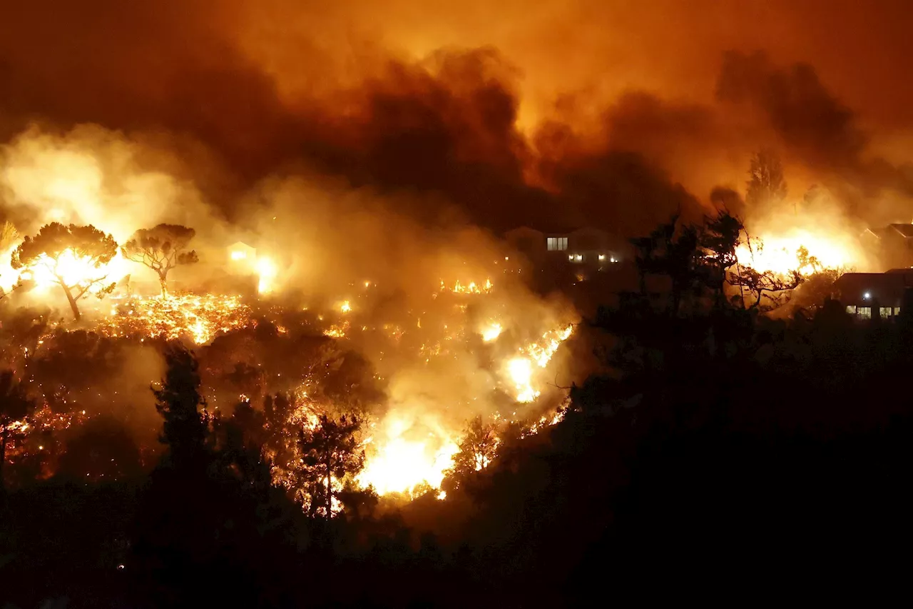 Incendi a Los Angeles, evacuazione per 30mila persone: più di 100mila senza elettricità, ultima ora