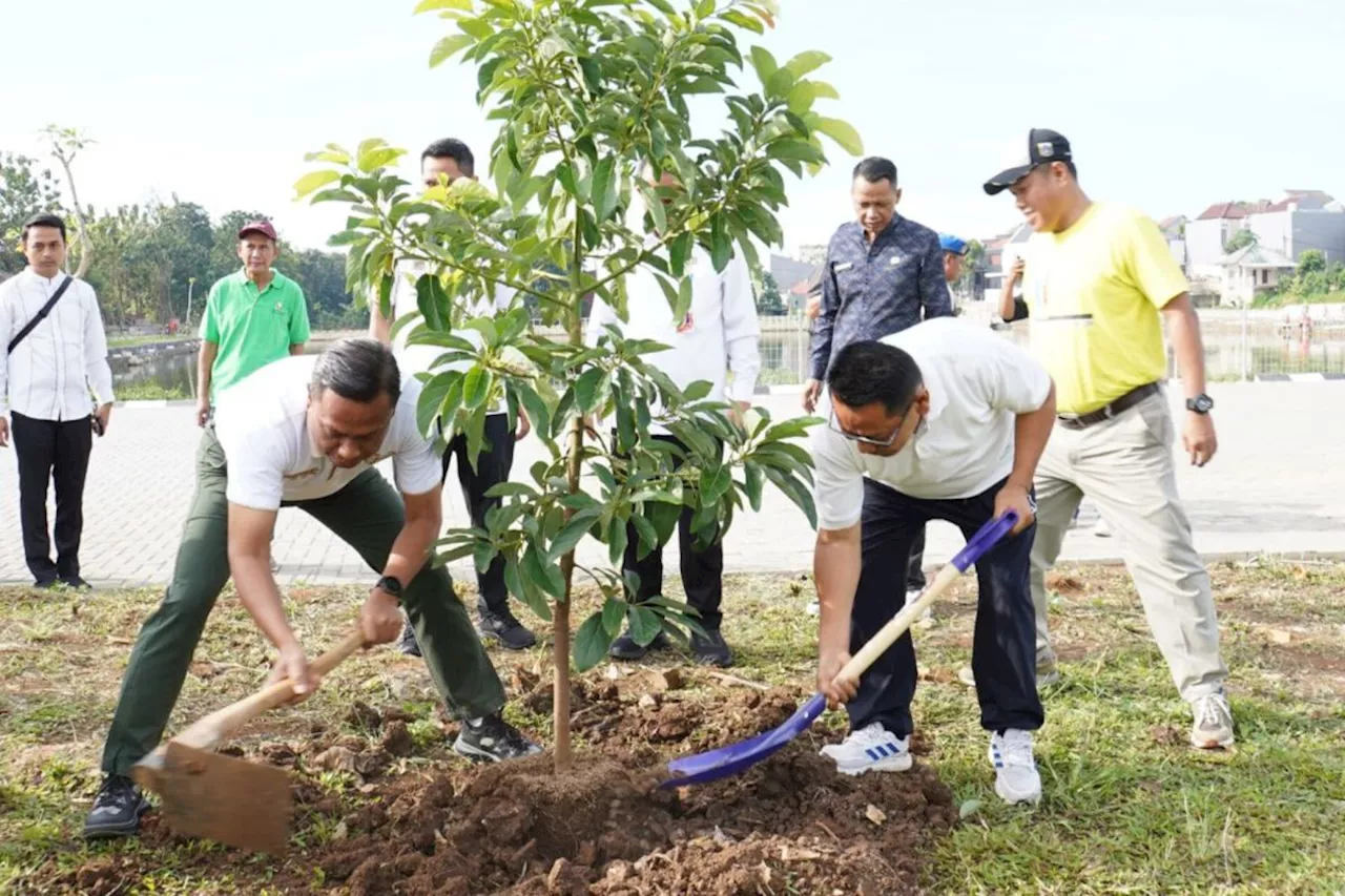 Tanam Pohon dan Benih Ikan, Pemkot Jaksel Wujudkan Ketahanan Pangan