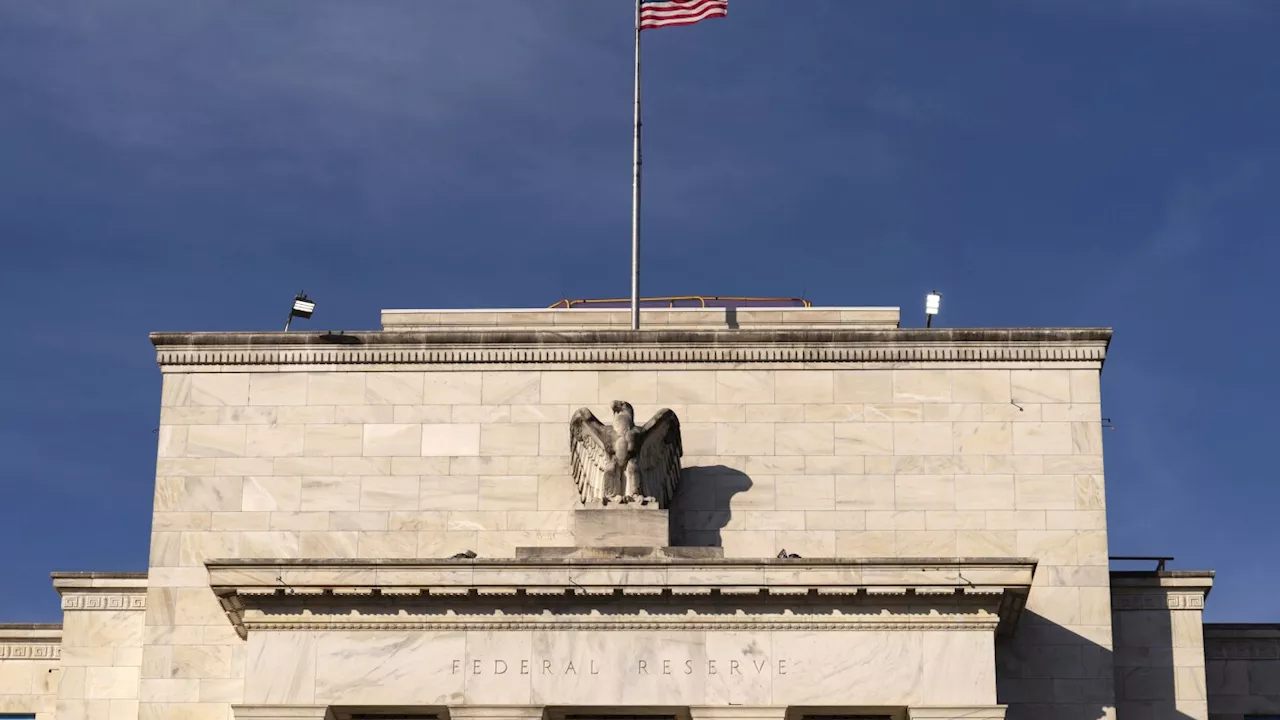 Fed Minutes Show Division on Rate Cuts