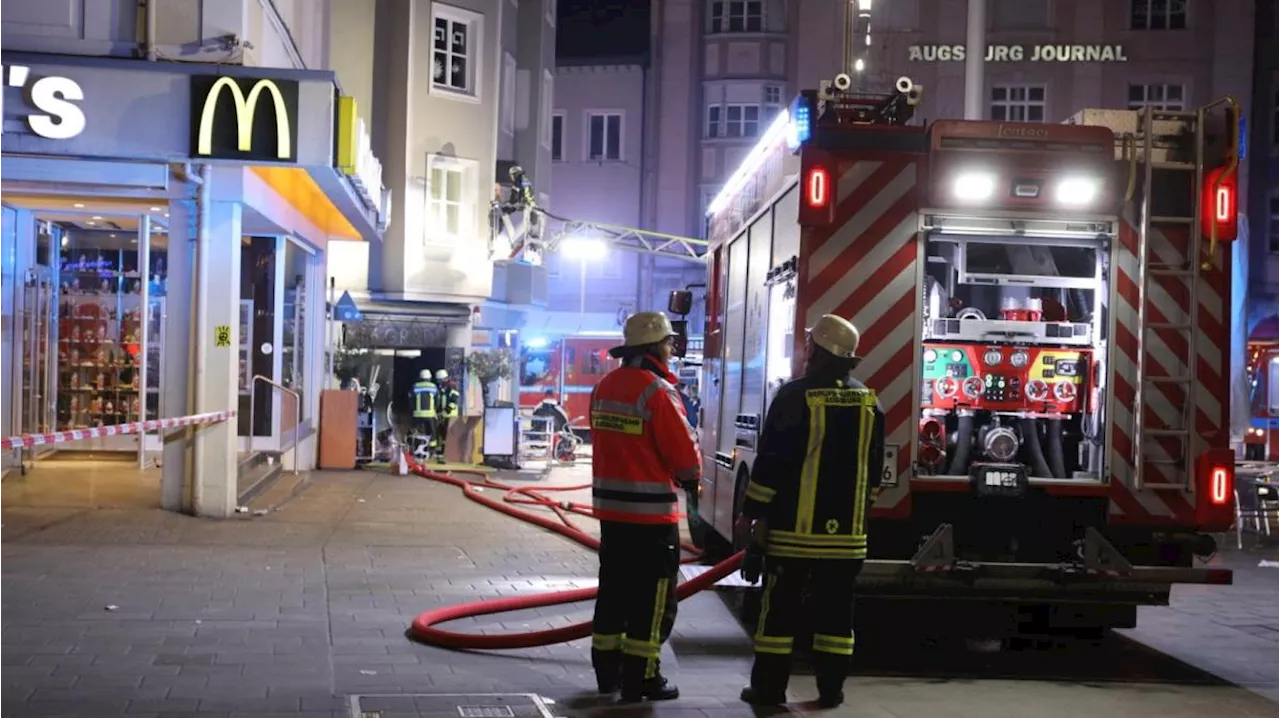 Tatverdächtiger festgenommen - Brand am Café am Königsplatz in Augsburg