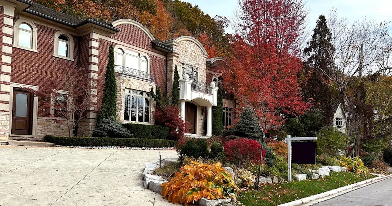 Luxury Homes in Toronto See Sales Surge Amidst Market Slowdown