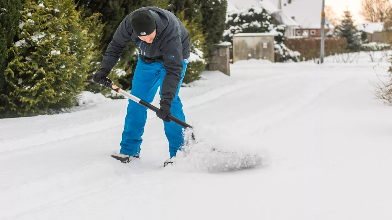 Schneeschippen: Vorsicht vor Rückenschmerzen