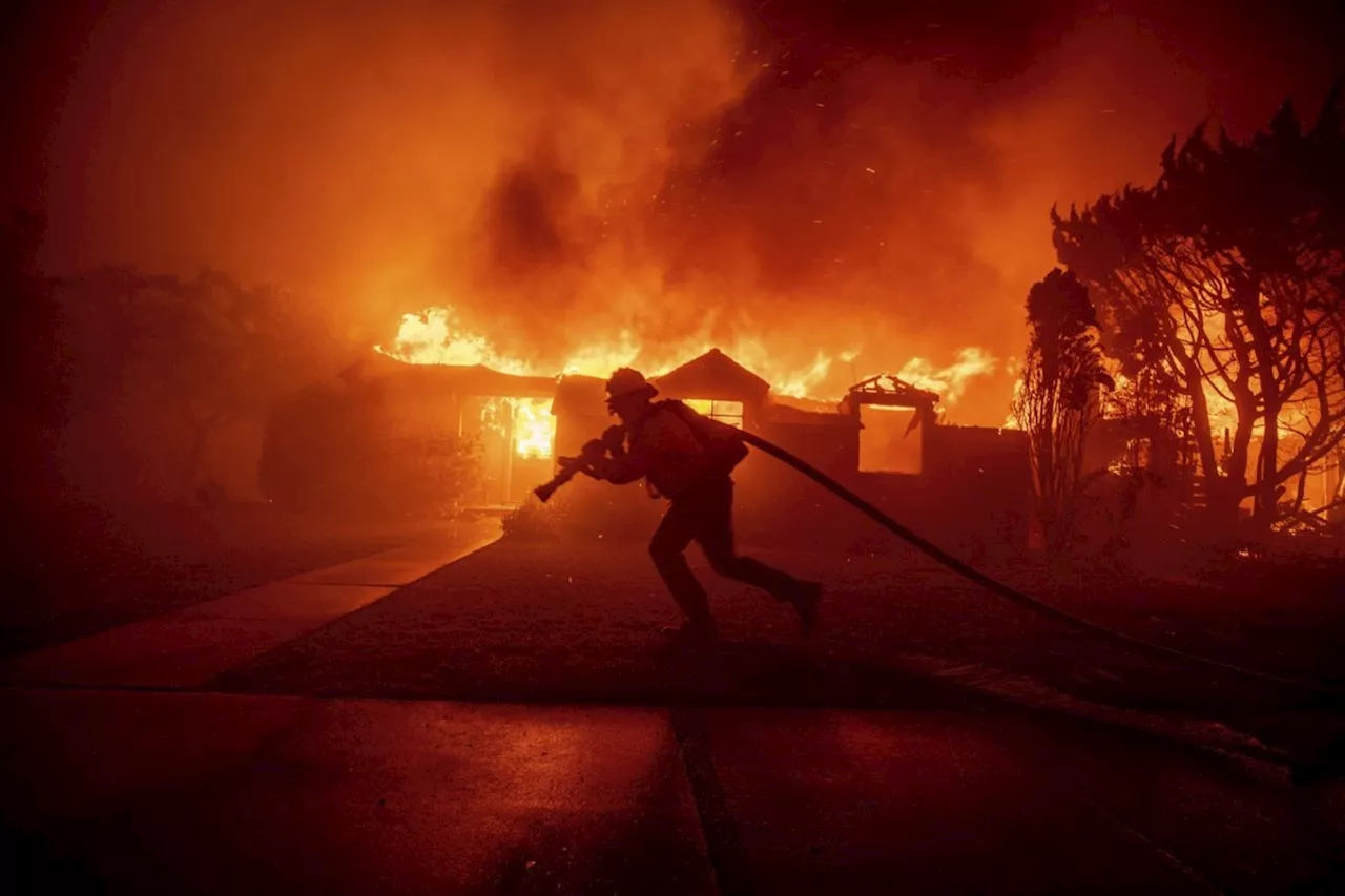 Canadian Firefighting Aircraft Join Battle Against Massive Los Angeles Wildfires