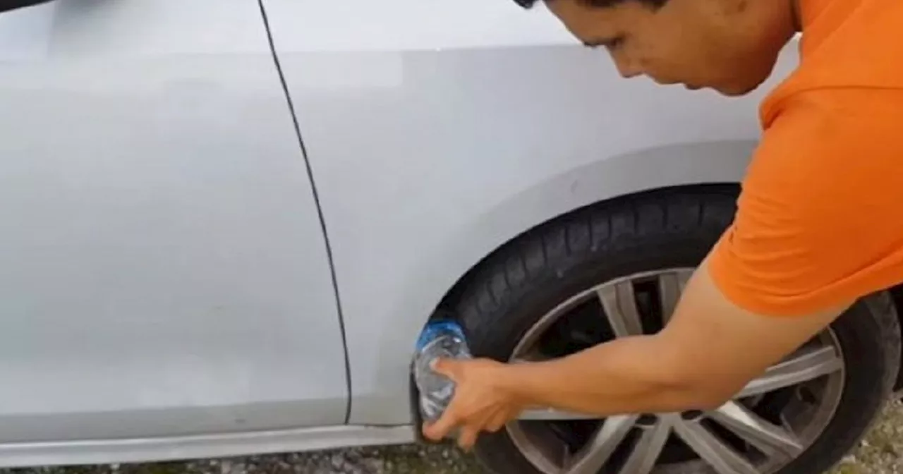Han sætter en plastikflaske i spænd ved bilens hjul: Næsten alle bliver efterladt i chok, når de hører hvorfor