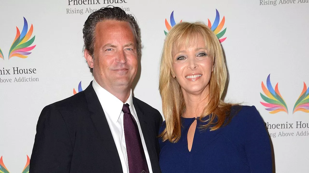 Lisa Kudrow Finds Note From Matthew Perry in 'Cookie Time' Jar