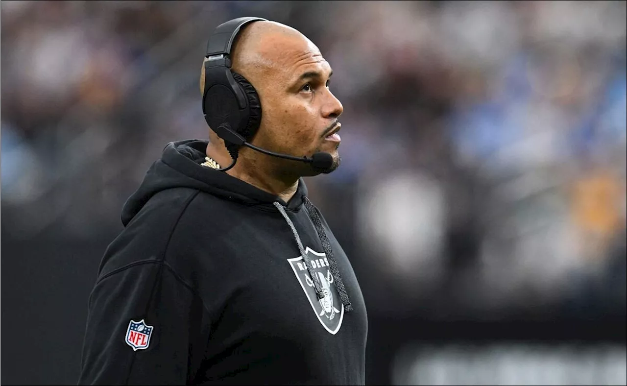 Raiders despiden a Antonio Pierce como entrenador principal