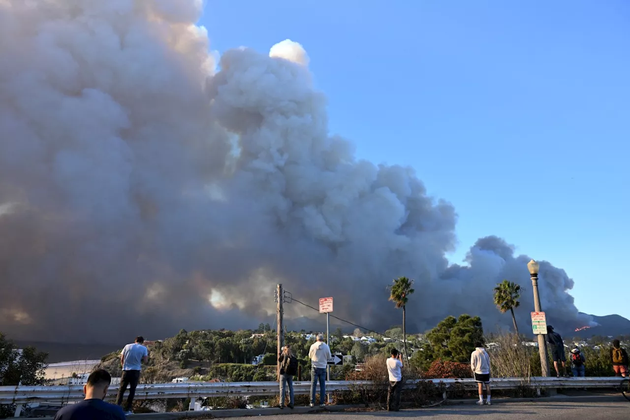 Incendio Desata Pánico y Evacuaciones en Suburbio de Los Ángeles