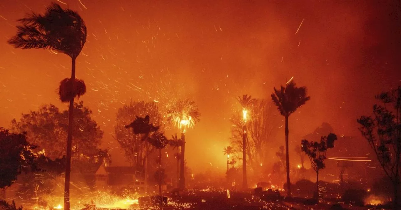 Incendi a Los Angeles: 30mila persone evacuate, oltre 200mila senza corrente