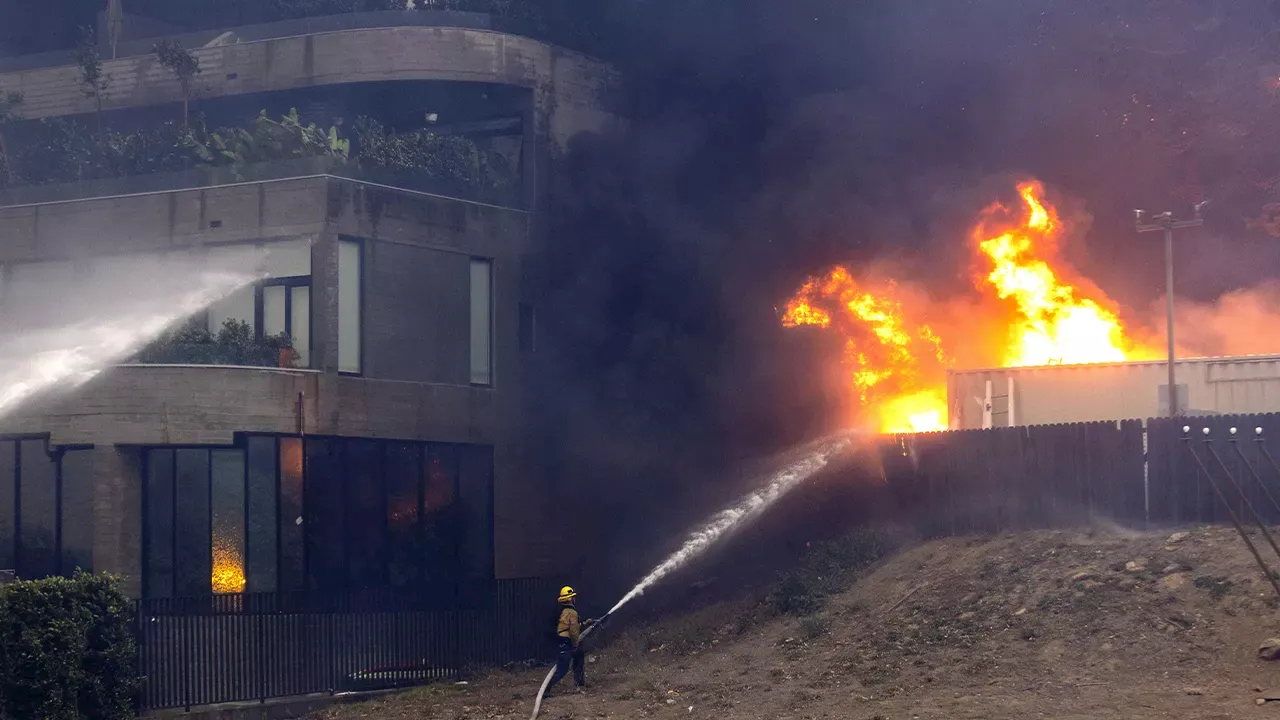 Pacific Palisades Wildfire Forces Thousands to Flee California Homes