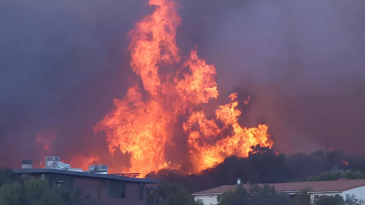 Wildfire in Southern California Injures Firefighter, Forces Evacuations