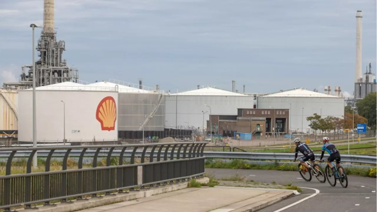 Shell Cuts Gas Production Forecast and Warns of Weaker Trading