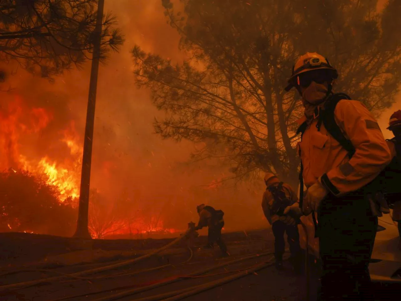 Incendio a Los Angeles: 30mila persone evacuate