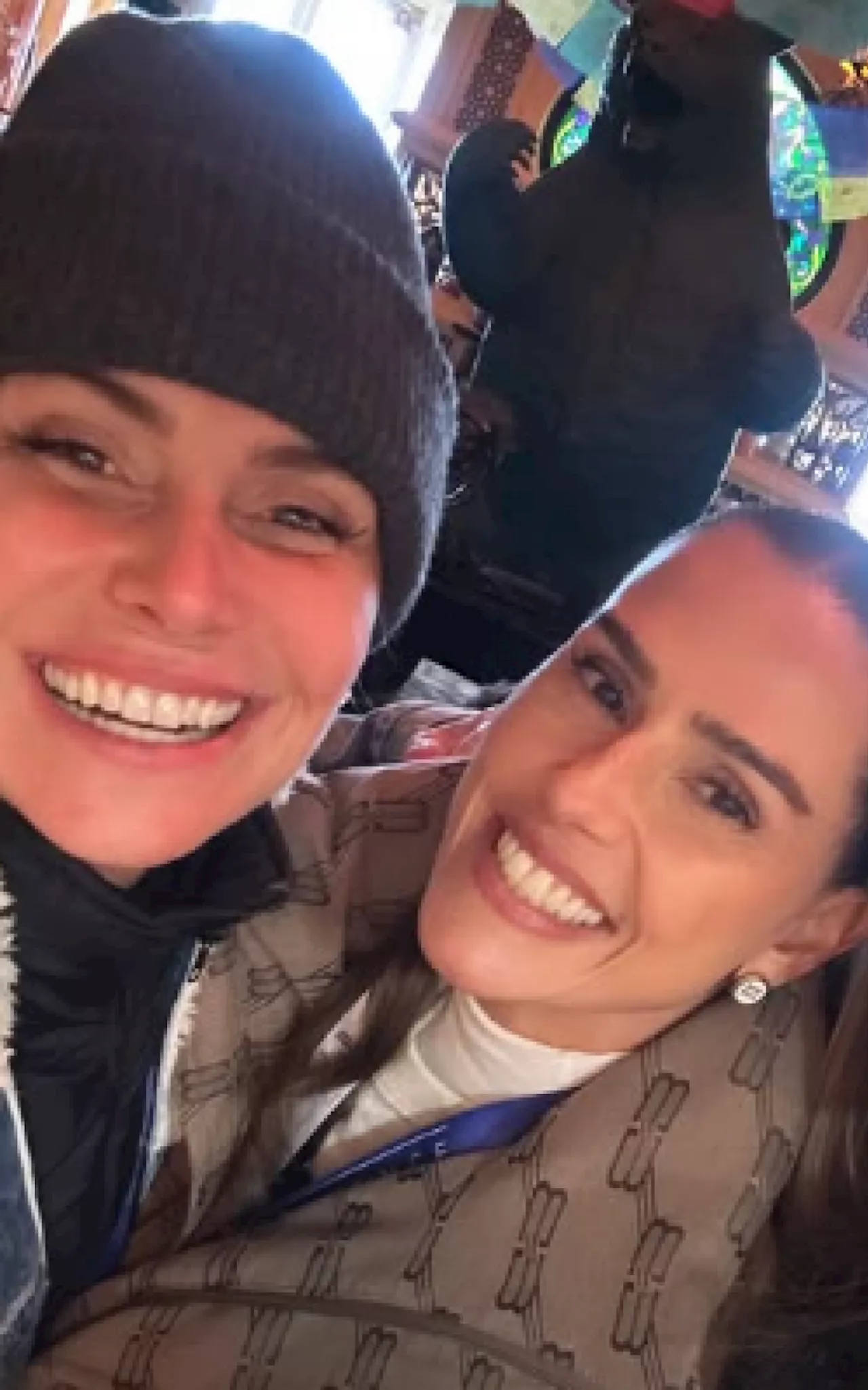 Deborah Secco e Giovanna Antonelli curtem férias em Orlando com os filhos