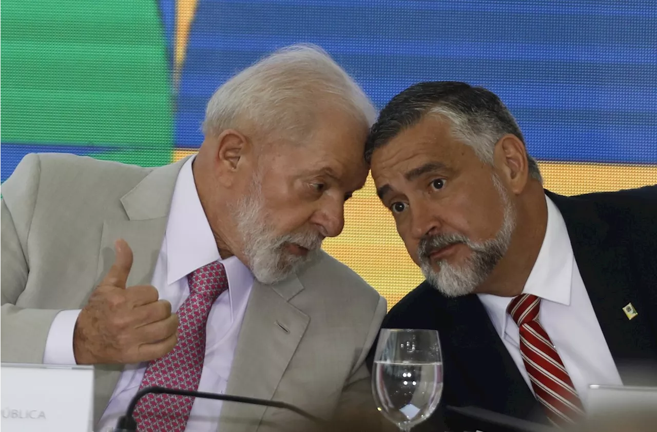 Lula demite Paulo Pimenta da Secom; Sidônio Palmeira assume