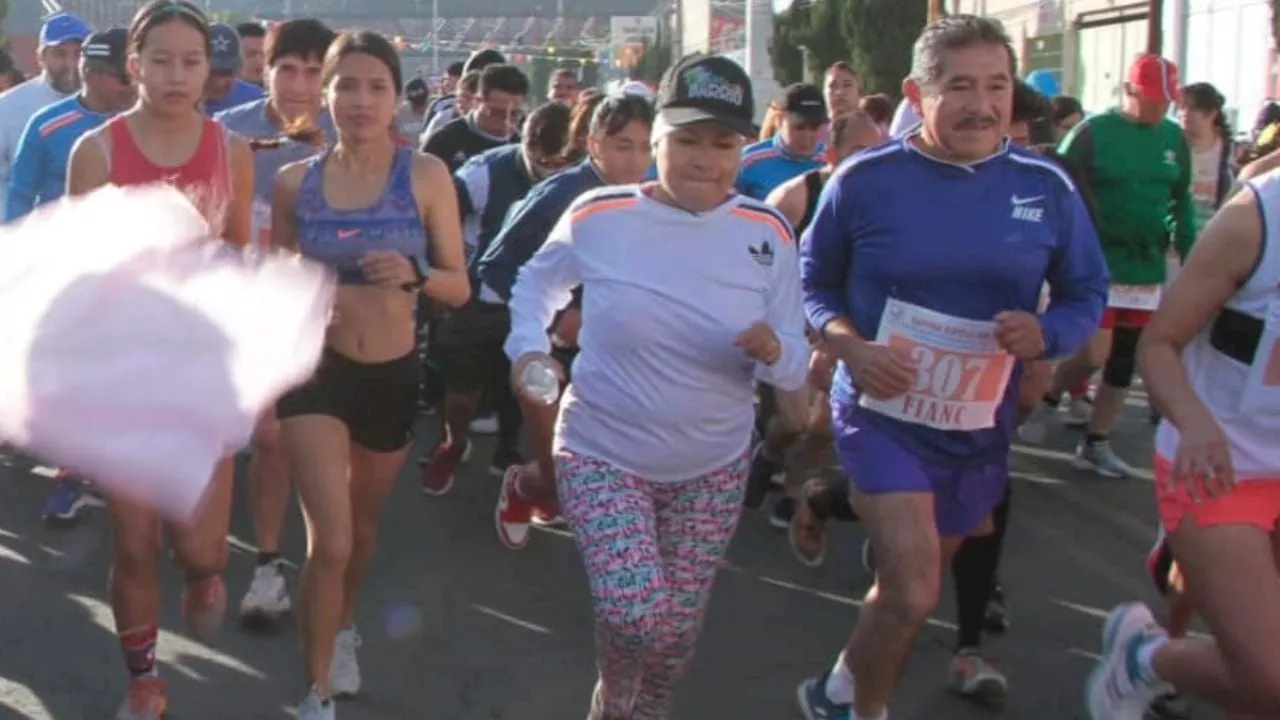 Carrera solidaria con entrega de juguetes en Pachuca