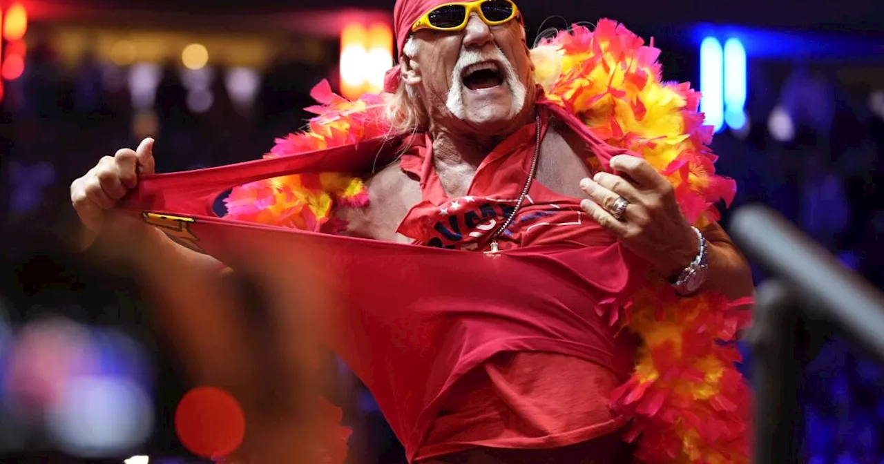 Hulk Hogan Booed as WWE's Monday Night Raw Debuts on Netflix