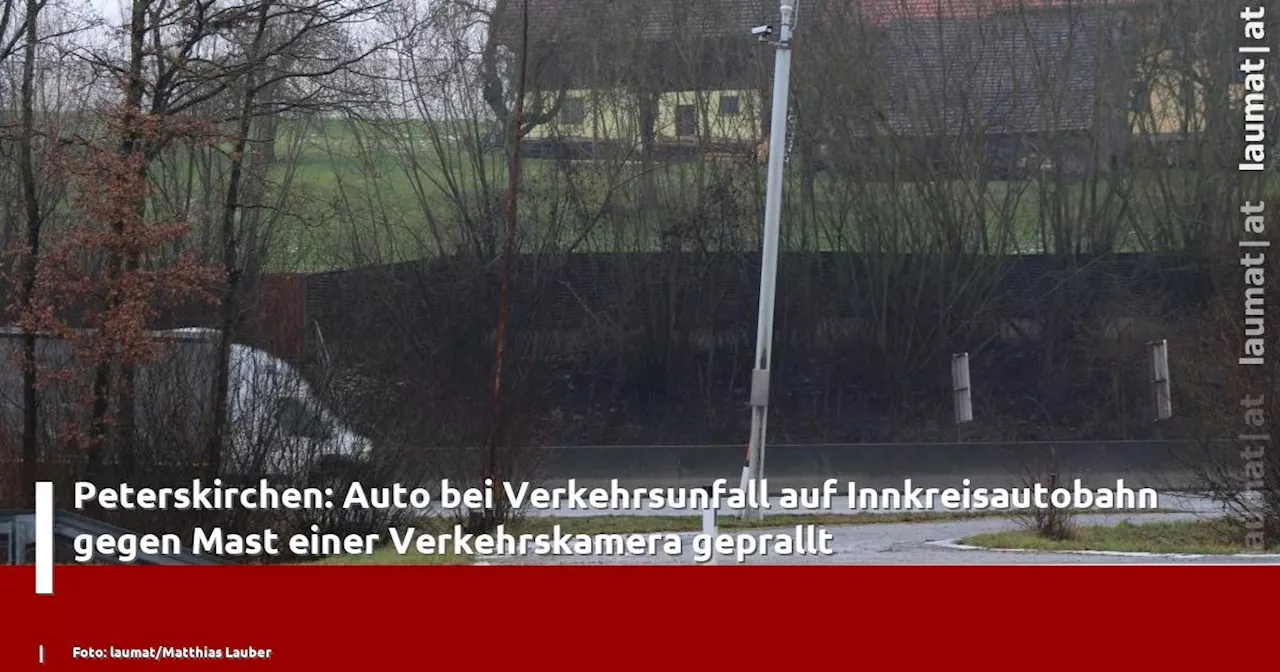 Auto kracht auf A8 Innkreisautobahn bei Peterskirchen