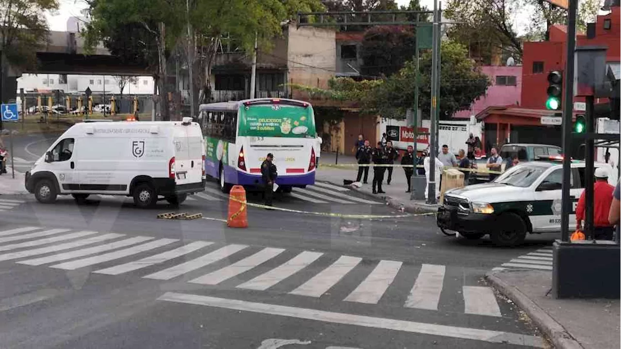 Ciclista de 70 años muere tras ser atropellado por unidad de transporte público en Iztacalco