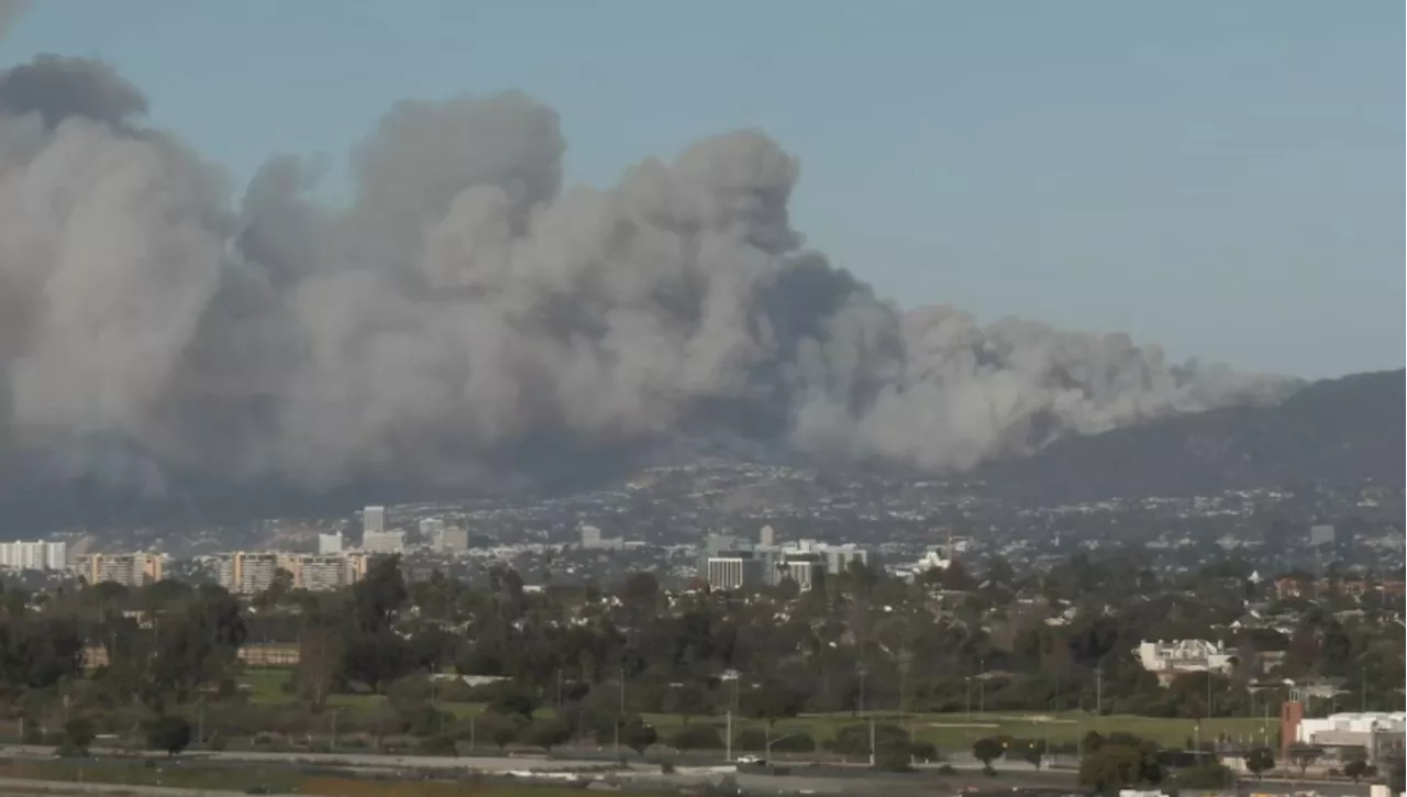 Santa Ana Winds Fuel Critical Fire Weather Conditions in Southern California