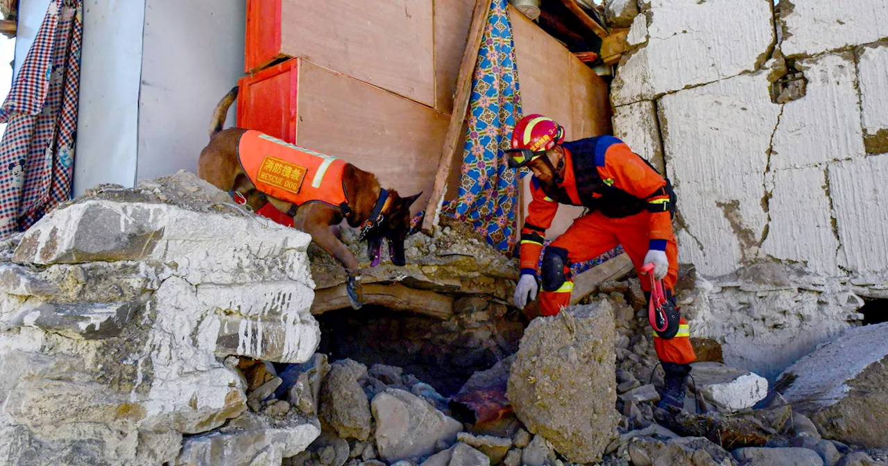 Over 400 Rescued After Powerful Quake in Tibet