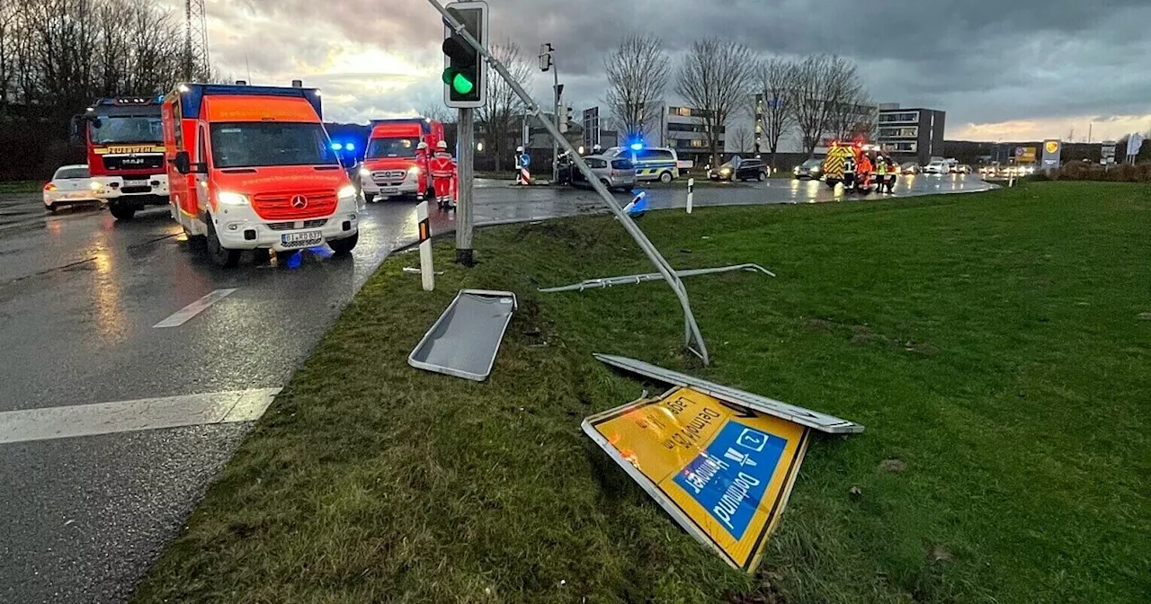 Bielefelder schläft am Steuer ein und verursacht Chaos auf einer Kreuzung