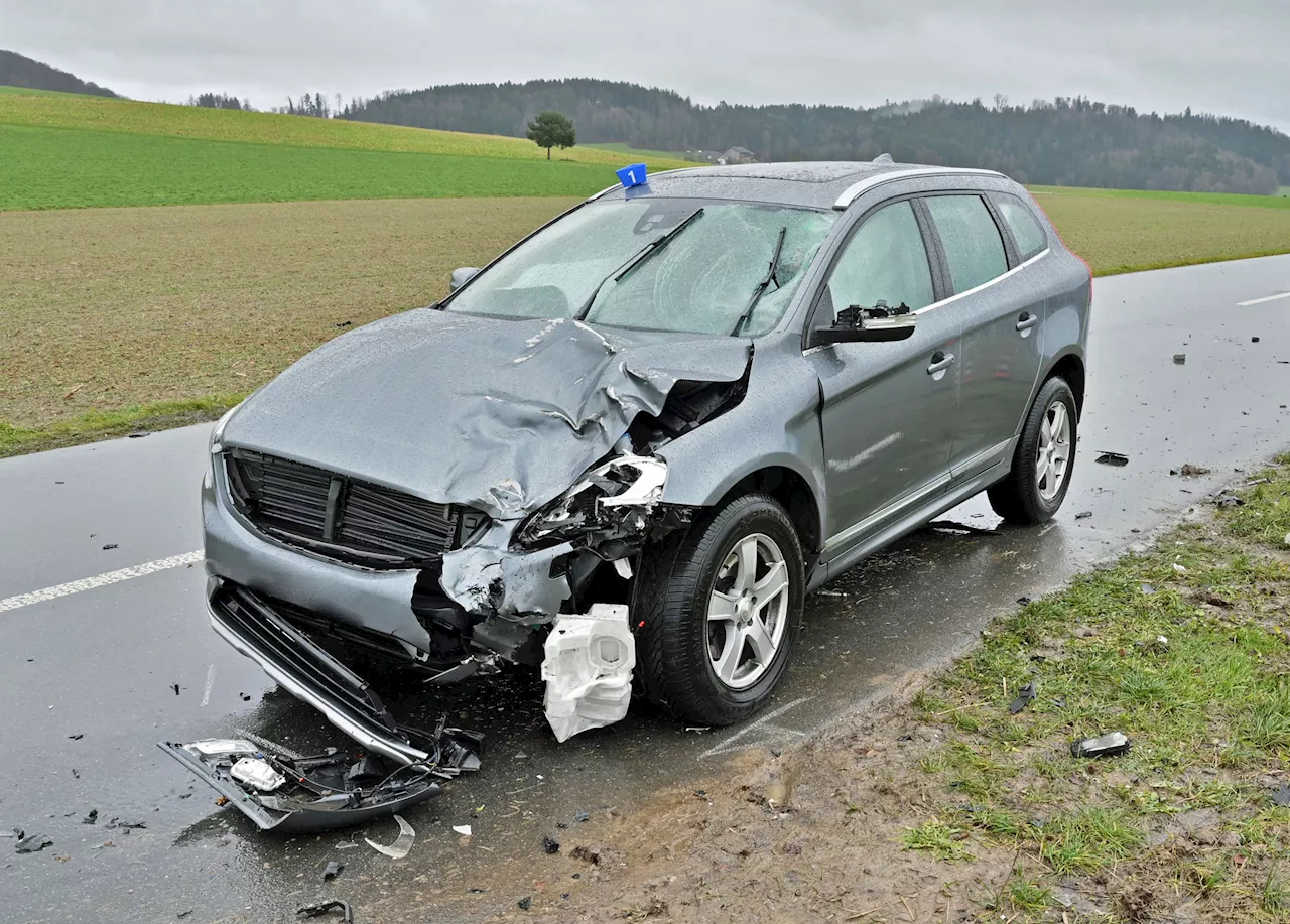 Altbüron LU: Frontalkollision – Motorradfahrer (18) lebensgefährlich verletzt