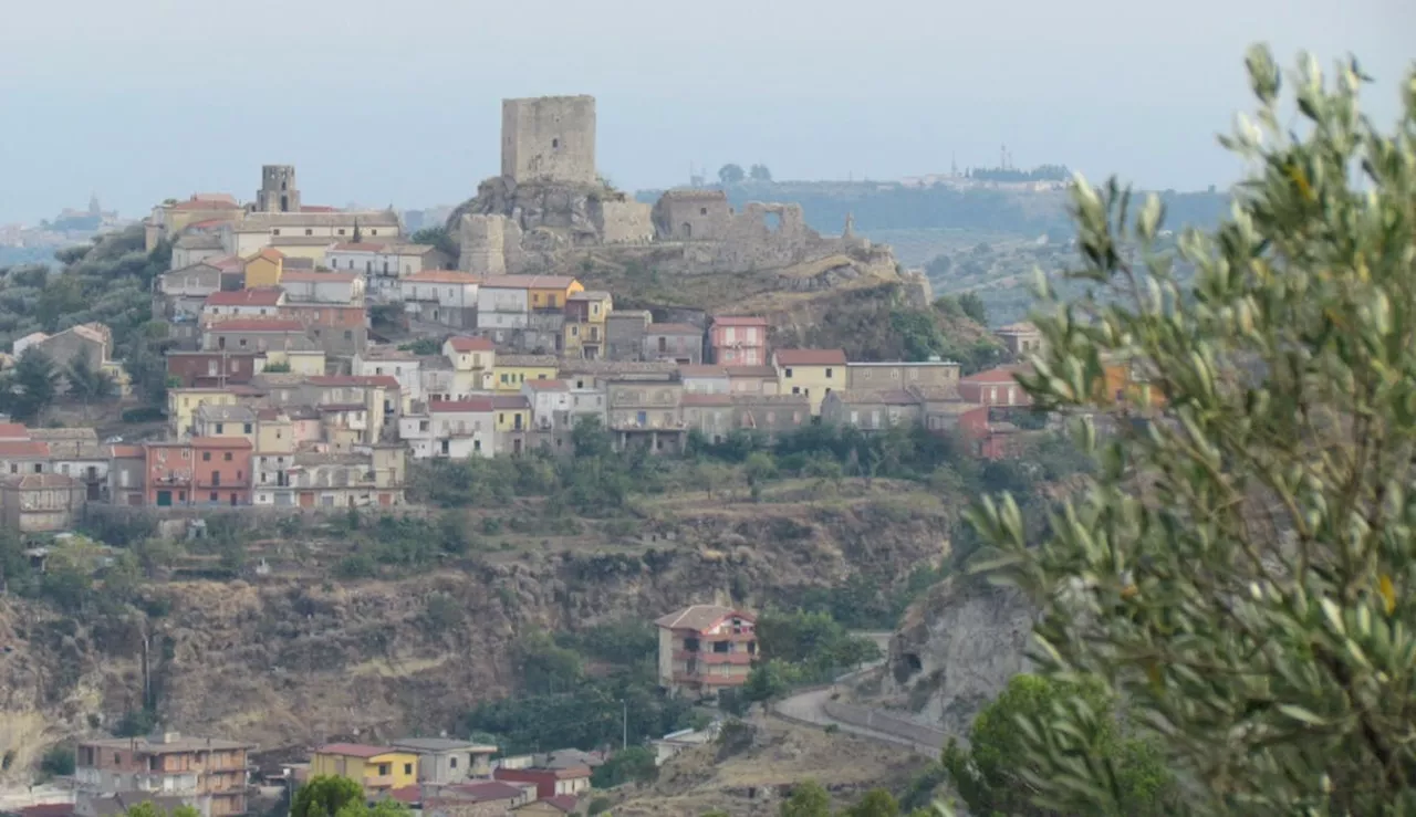 Village Italien Face à une Crise de Santé Déclare un État d'Urgence