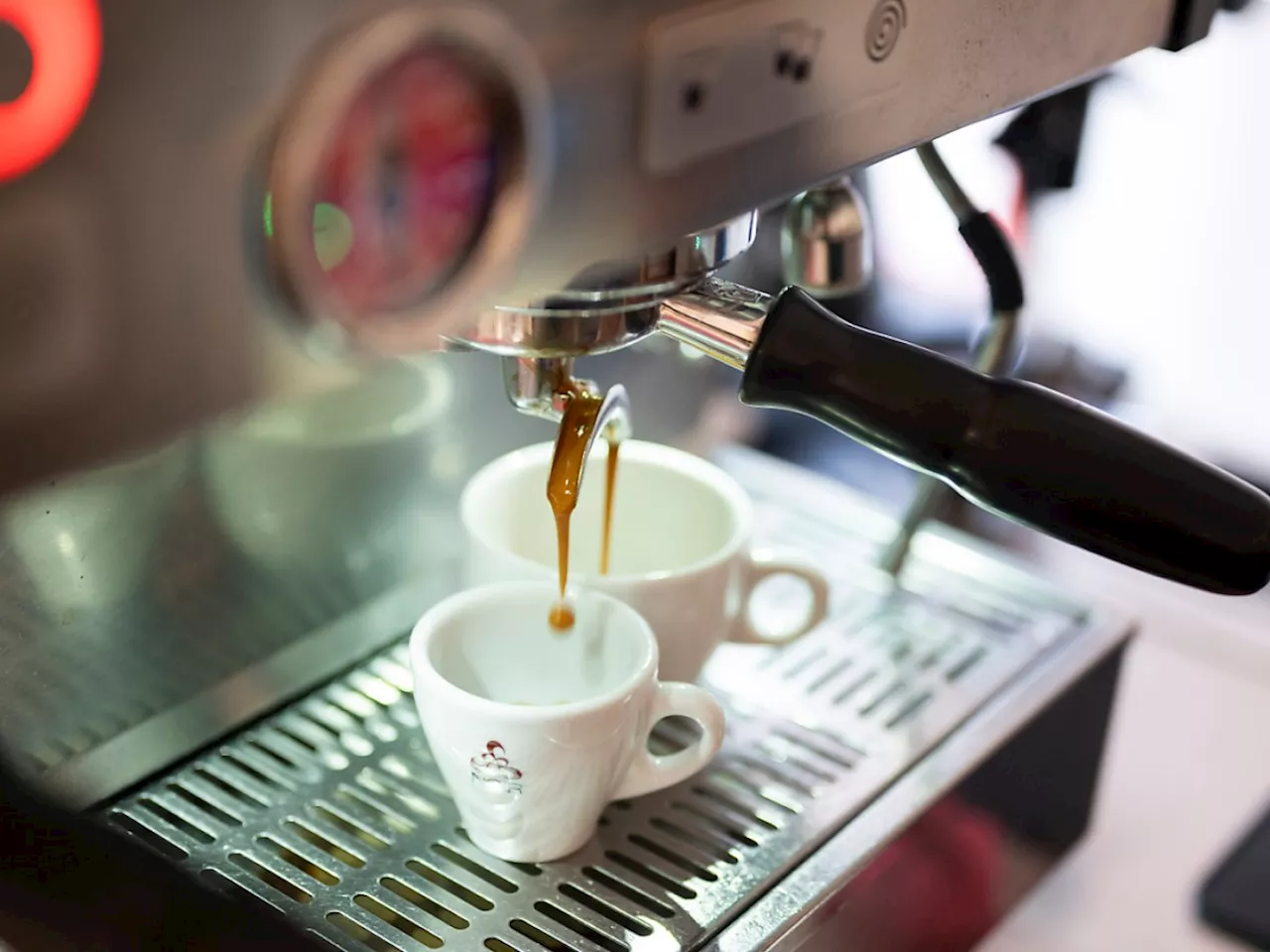 Morgens Kaffee trinken schützt das Herz