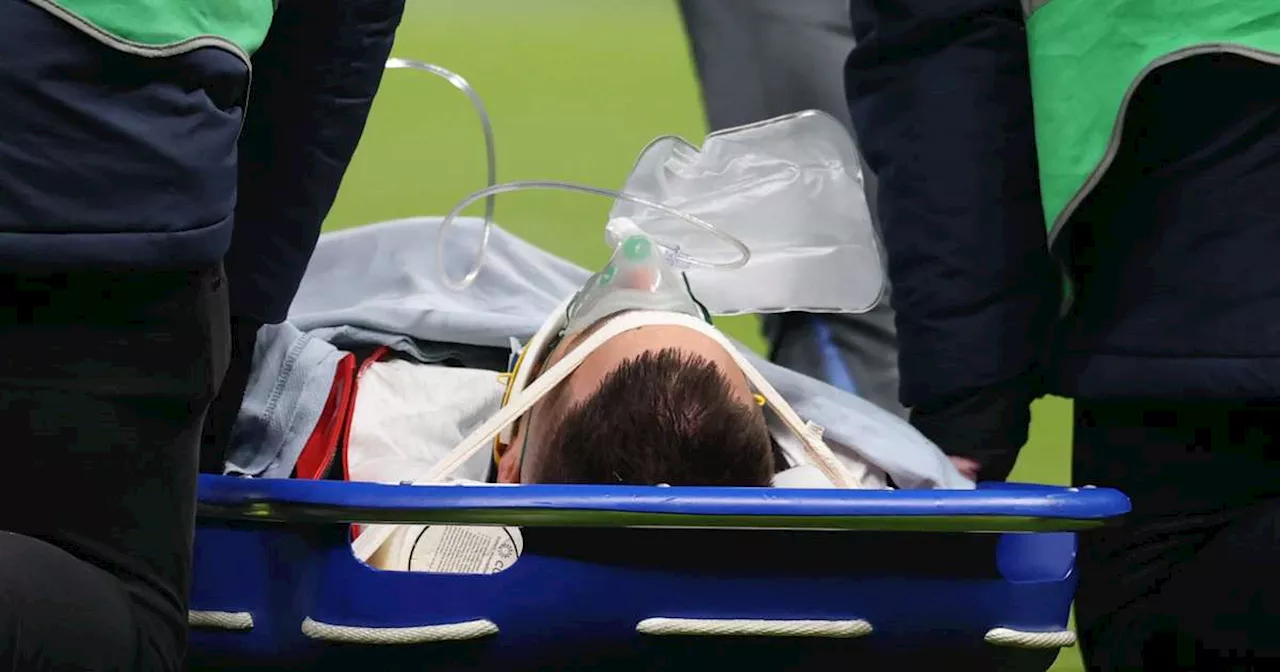 Bentancur sofre queda e deixa gramado em maca durante Tottenham x Liverpool